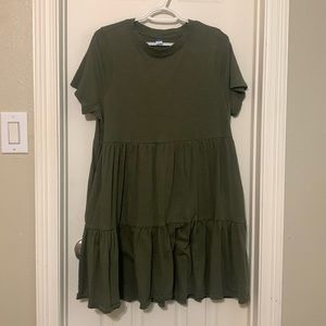 Old Navy Women’s T-shirt swing dress with pockets!  Size large hunter green